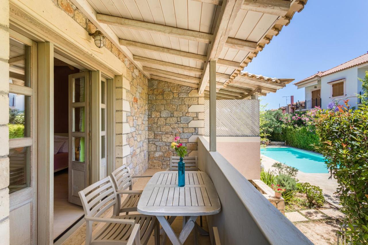 Tria Luxury Residences Stoupa Exterior photo