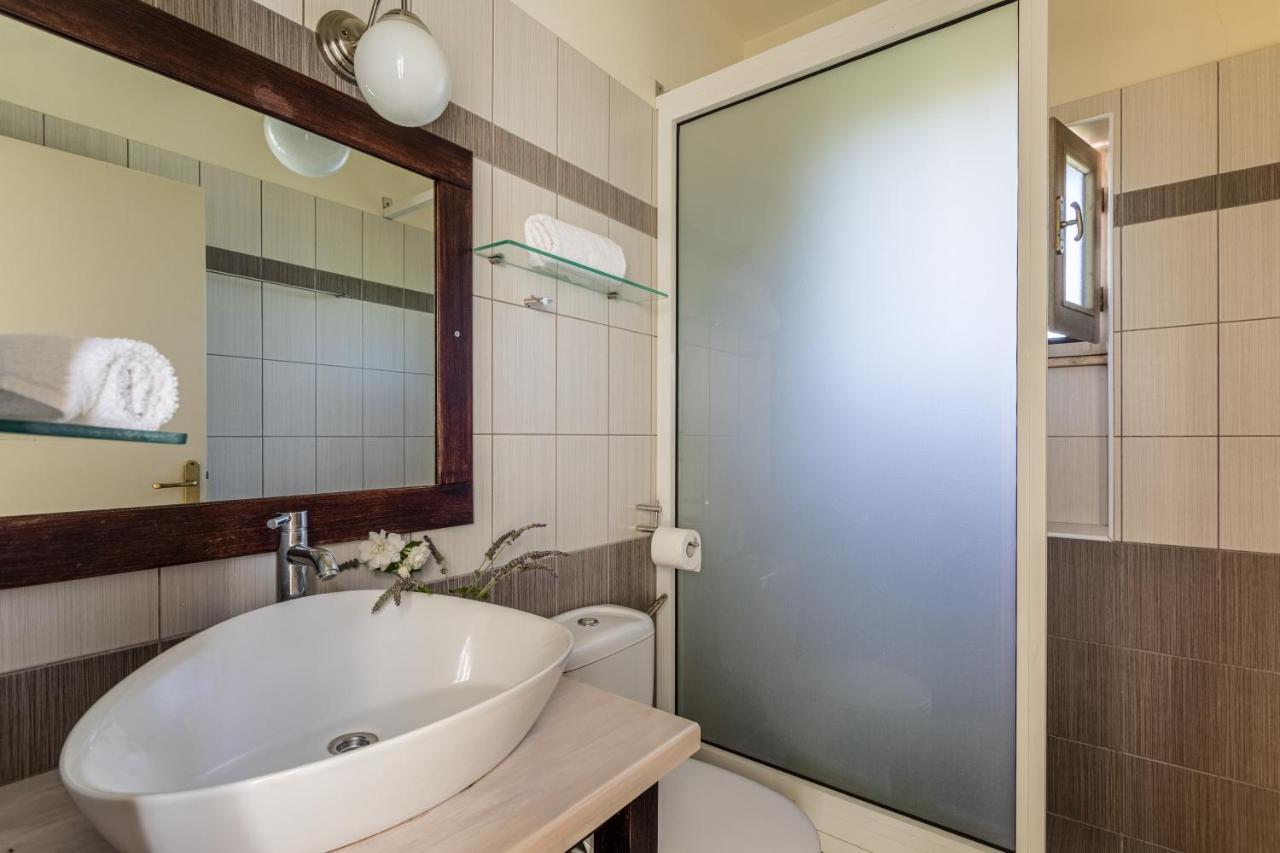 Tria Luxury Residences Stoupa Exterior photo