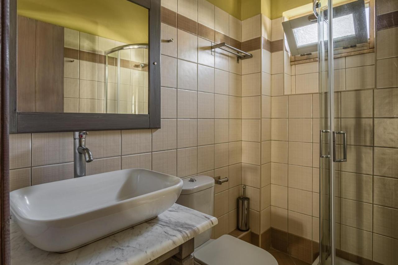 Tria Luxury Residences Stoupa Exterior photo